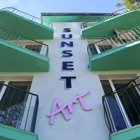 Sunset Art Hotel