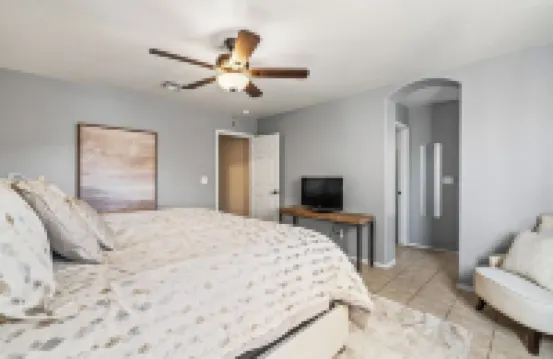 Serene Vacation Home - Trails, Golf & Dining!
