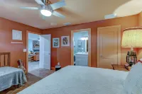 Happy Palette Home: Close to downtown+the lake! Fenced yard with outdoor dining