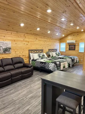 Cabin Unit 2 of 6 with 1 bedroom and WiFi, AC in serene Paige