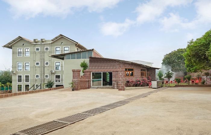 Treebo Vhyomaan Resort