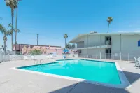 Motel 6 Bakersfield, CA - Central - Swimmingpools