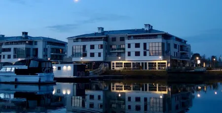 L'Escale Royale l'Isle Adam Port - Oise Отели в г. Л'Иль-Адам