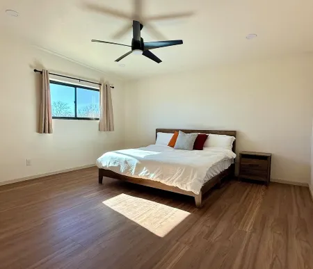 Charming 4 bed/2 bath lovely house in central Location w/ much Privacy and Space