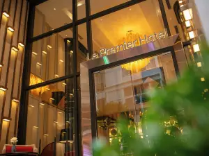 Le Premier Hotel & Rooftop Bar