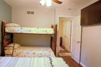 Relaxing 4 Bed-4 Bath w/ 3 King Beds, Sleeps 10, Private Dock & Slip Available!