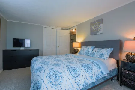 Cozy Costal Retreat in the heart of Groton's charming beach community,