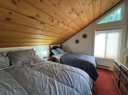 Cozy 5 Bed 3 Bath Townhome across from Loon Mountain