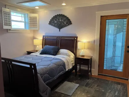 Historic 1927 Craftsman in Downtown Sequim – Walk to Everything!