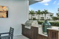 Sophisticated 5-bedroom, elevator, 50' dock, heated pool/spa, sleep 12