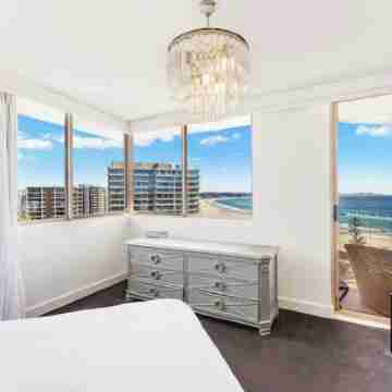 Stunning 2BR Penthouse with Kirra Beach Views Rooms