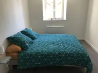 Ancien Corps de Ferme au Milieu des Tournesols