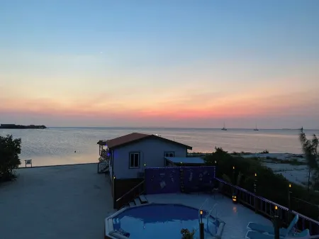 Waterfront 2 BR/ 2 bath POOL home w/ Stunning Ocean Views!! No Cleaning Fees! Отели рядом с достопримечательностью «Сплит»