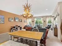 The Marmot's Den - Large Family-Friendly Ski Retreat in Sun Peaks Hotels in Sun Peaks