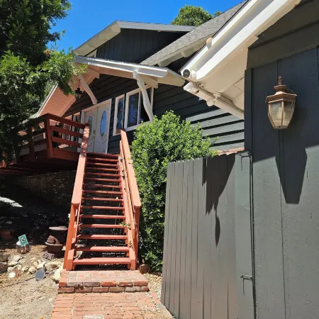 Mountain cabin retreat fenced yard with hot tub Отели в г. Лейк Арроухед