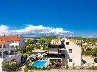 Villa LuiSole - Apartment °1 with heated saltwater pool, family-friendly Hotels in Krk