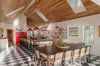 King’s Crown – Luxury Waterfront Estate on Harbour Island, Bahamas