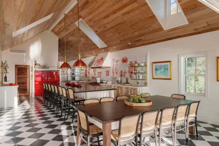 King’s Crown – Luxury Waterfront Estate on Harbour Island, Bahamas Отели в г. Данмор-Таун