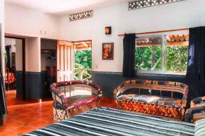 Jardines Tropicales - 3 blocks from the beach Playa La Manzanilla Jalisco附近的飯店