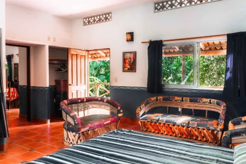 Jardines Tropicales - 3 blocks from the beach