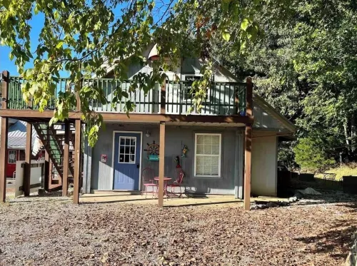 The Funky Little Shack at Grand Rivers - Pet friendly! Wi-fi, smart TV! Hotels in Grand Rivers