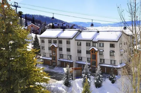 Discounted Priority Access Lift Tickets to the Ski Mountain Отели рядом с достопримечательностью «Steamboat Ski Resort»