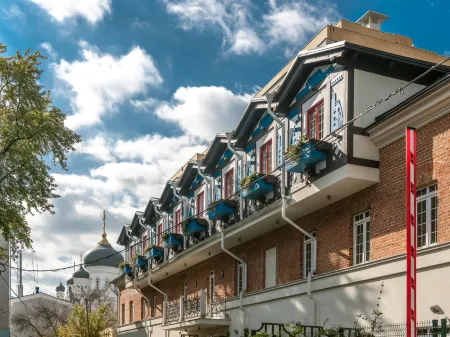 Design Hotel Bronze Boar Отели рядом с достопримечательностью «Памятник "Продавец и покупатель"»