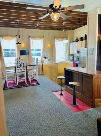 Get away to the Mississippi River View-2 Bedroom-2 Full Bathrooms