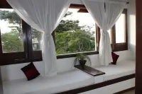 Beach house - 2 plots / 4 suites / large green area / swimming pool / barbecue area