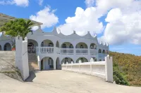 Island Castle Rentals - Saltwater Pool & Hot Tub- Lovely 3 Bedrooms Hotels in Northwest