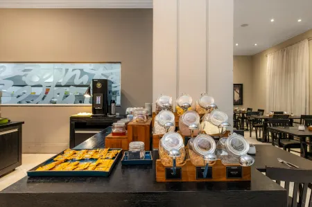 Rockefeller by Slaviero Hotéis Отели рядом с достопримечательностью «Botanical Garden of Curitiba»