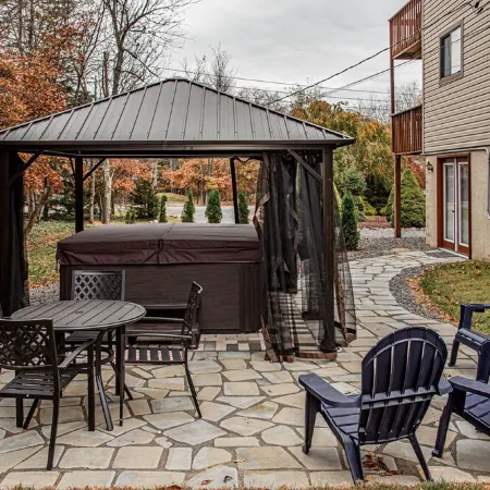 ~Serenity~A Unique Destination -Sleeps 14 5Br/3Bath/Gameroom-- Close to Lake