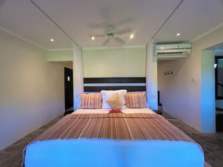 Stylish Island Suites with Sea View