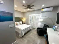 Modern Condo w/ resort amenities. Steps from Grace Bay Beach
