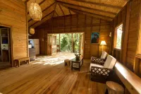 BAYLEAF: The Perfect Hideaway near secluded beach Hotels in Hellene