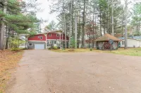 Lake Lodge w Pool Table & Water Toys - Close to Town