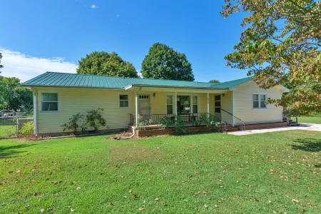 Charming Lakeview Retreat