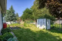 New 2 bedroom legal basement apartment Hotel dekat Guelph VIA Rail Station