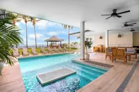 Casa Natalia: Luxurious Oceanfront Villa with Housekeeping and Concierge - Villas