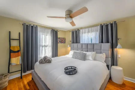 Outdoor Oasis - 3BR Family Friendly Mangolia Home Near Queen Anne / Ballard Отели рядом с достопримечательностью «Библиотека Сиэтл Метафисикал»