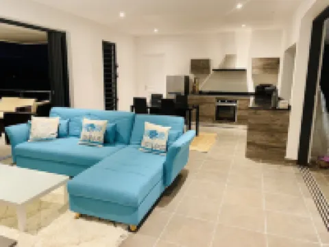 House with private pool Hotels in Punaauia