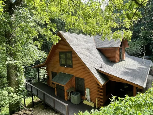 Spacious Mountain Home Close to Blue Ridge Pkwy w/ Hot Tub