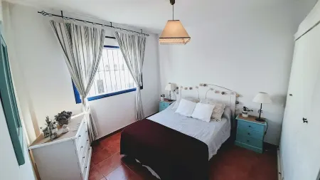 DANIELITA HOUSE. PRECIOUS SEMI-DETACHED CHALET VERY CLOSE TO THE BEACH. IN AN ENVIRONMENT Отели рядом с достопримечательностью «Camping Albergue Tau»