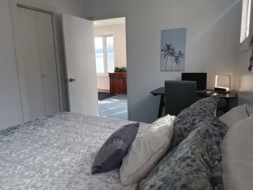 Niagara Dreamhouse on the lake with Private Beach! Family & Friends Vacation.