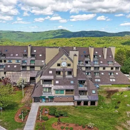 Killington Condo Penthouse Mountain View Underground parking Pool Hot Tub - 3F10