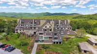 Killington Condo Penthouse Mountain View Underground parking Pool Hot Tub - 3F10