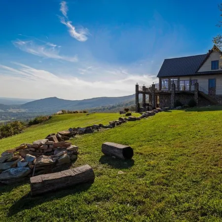 Mountain Cabin with 180 degree panoramic views just 15 minutes from Hanging Rock