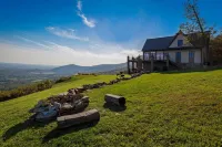 Mountain Cabin with 180 degree panoramic views just 15 minutes from Hanging Rock
