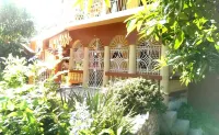 Two Bedroom Apartment in Rose Hall with Hot Water, Wifi and Cable