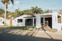 El Yunque Golden Villa house with WiFi, AC in lovely Río Grande Отели рядом с достопримечательностью «Catch a Dream Ranch»